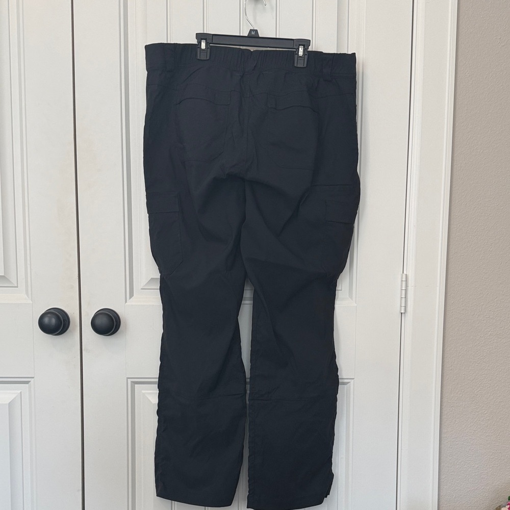 Duluth Trading Co Women's Nylon Stretch Cargo Pants in Black - Picture 4 of 8
